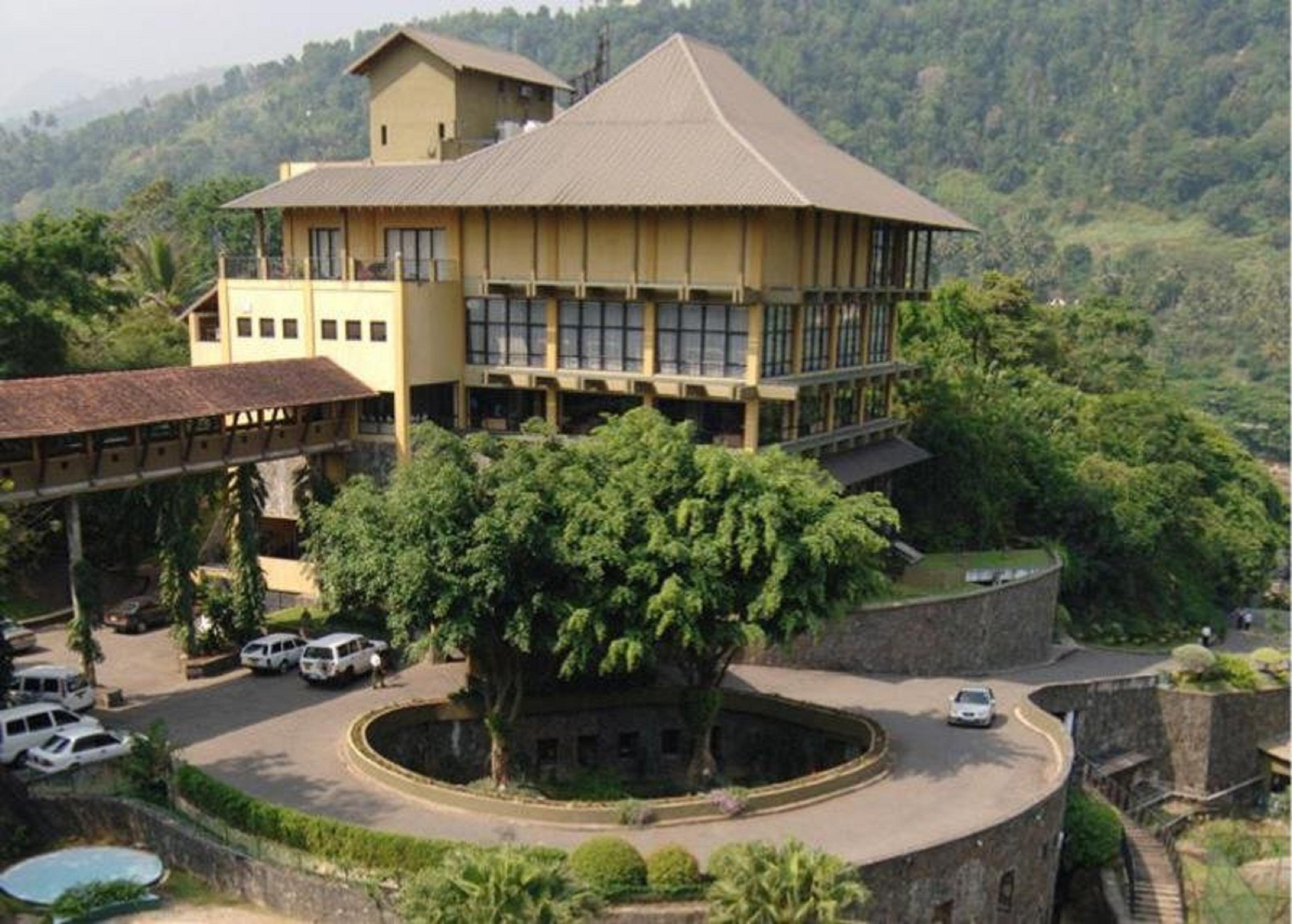 Earl'S Regency Hotel Kandy Exterior foto
