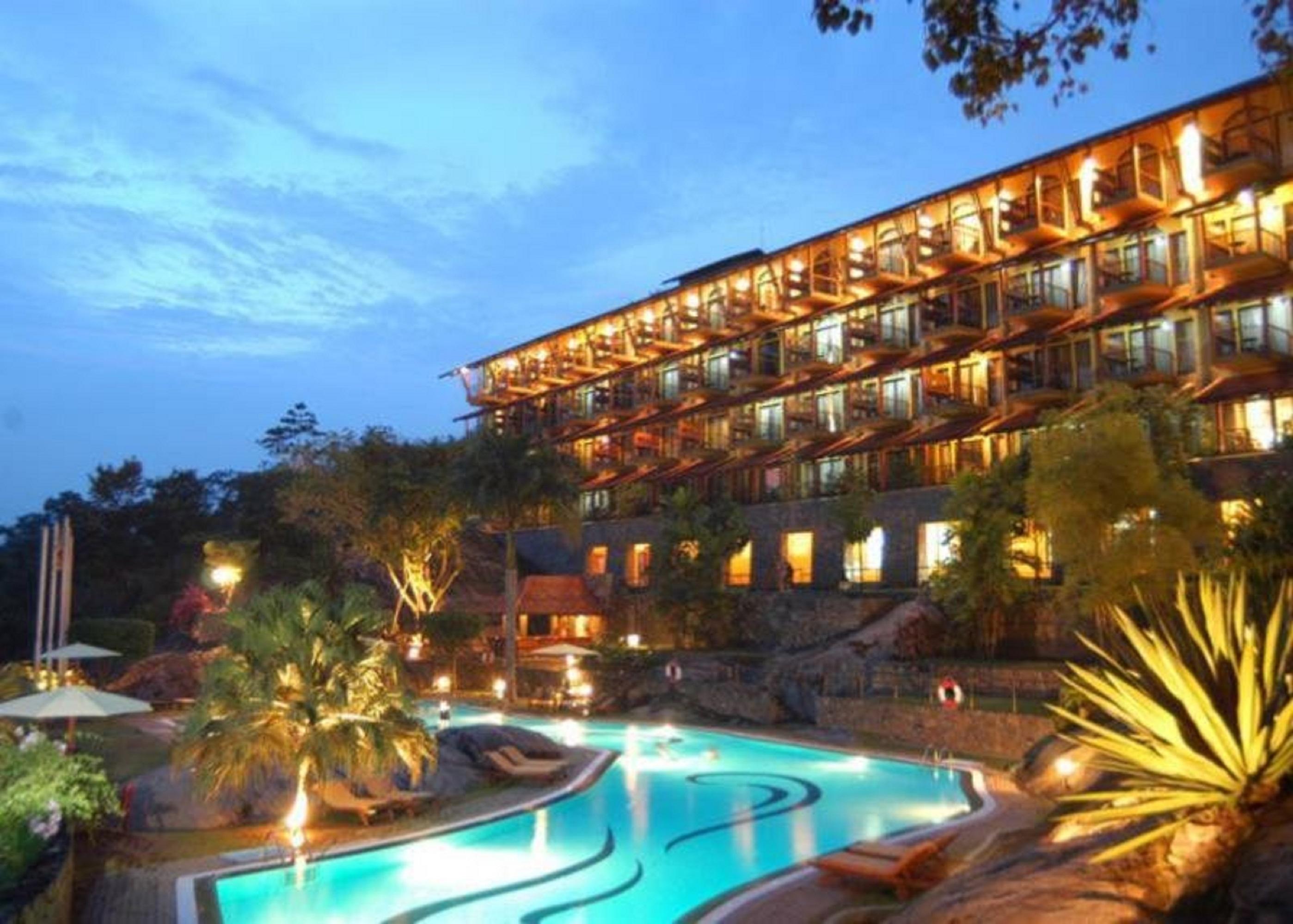Earl'S Regency Hotel Kandy Exterior foto